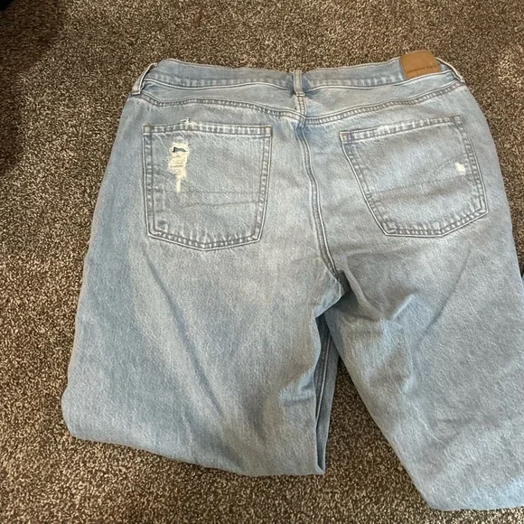 Light Wash Distressed Ripped Jeans - Picture 2 of 2